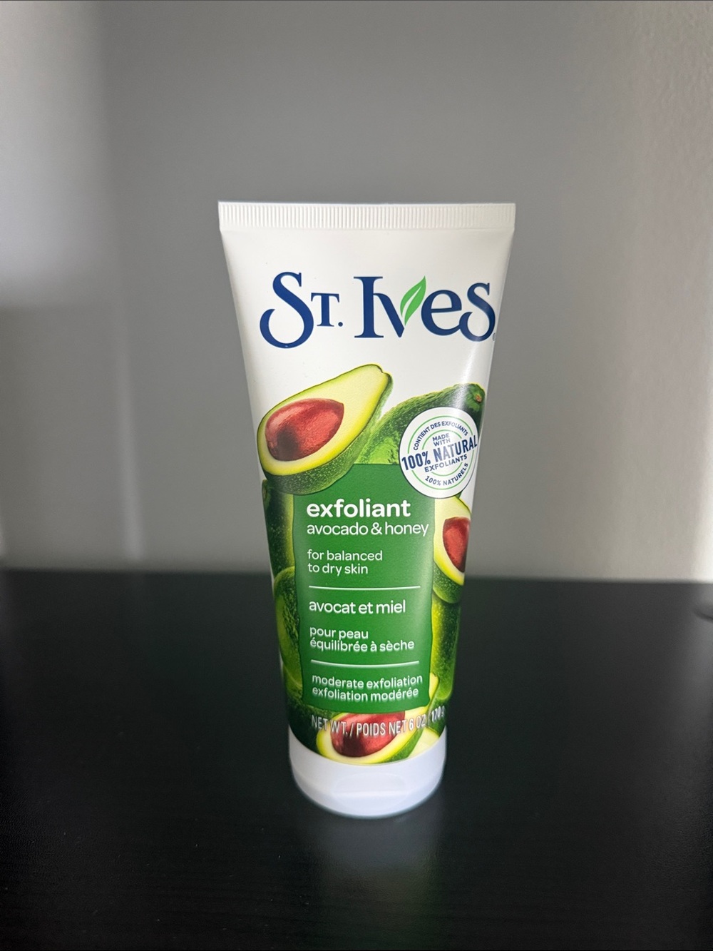 St. Ives Avocado & Honey Exfoliant face scrub - Green